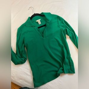 H & M green jersey, long sleeve shirt with a collar xl